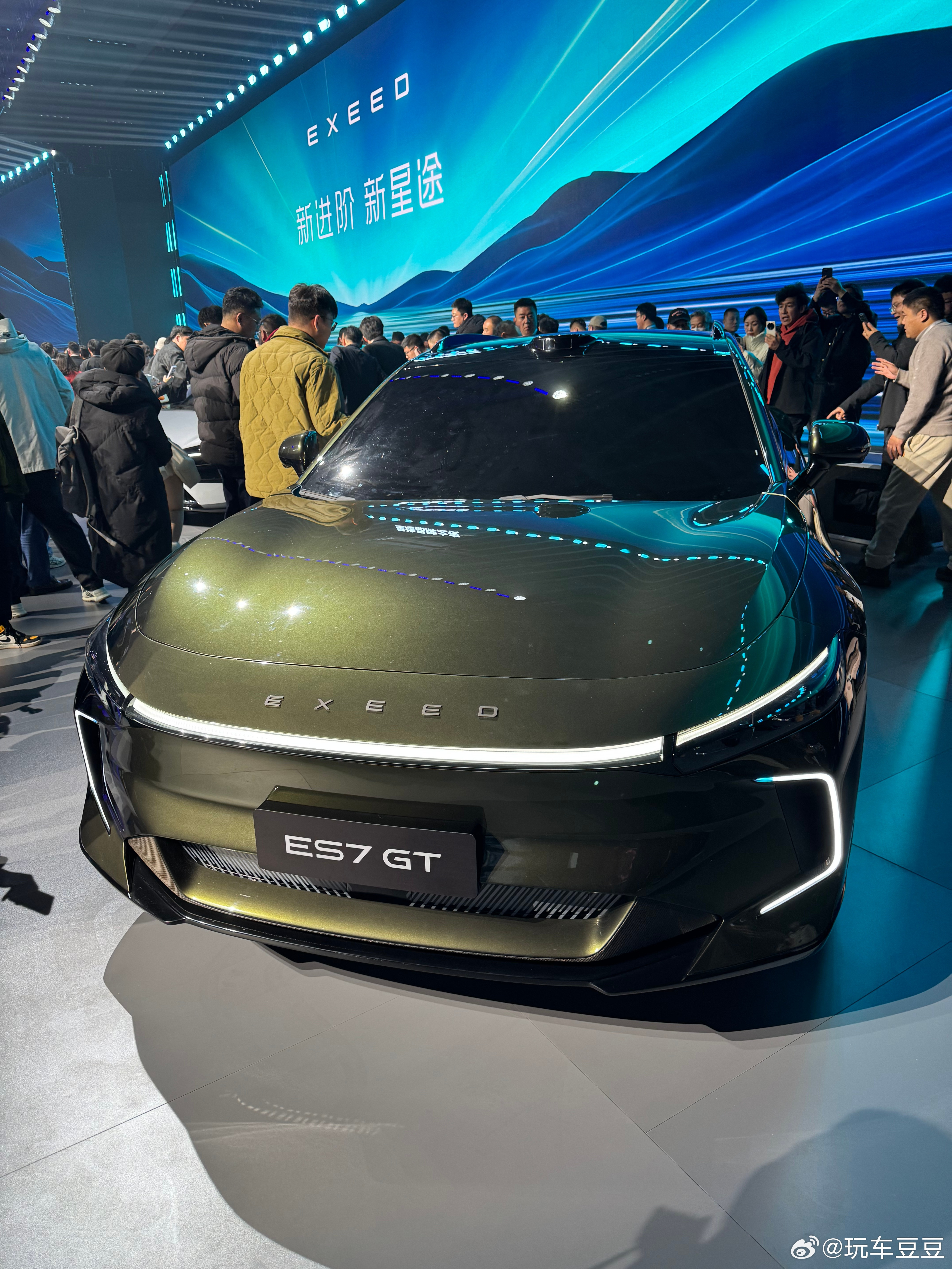 2025星途品牌之夜4款新车集体亮相！星途汽车即将全面开启3.0时代，ES8、E