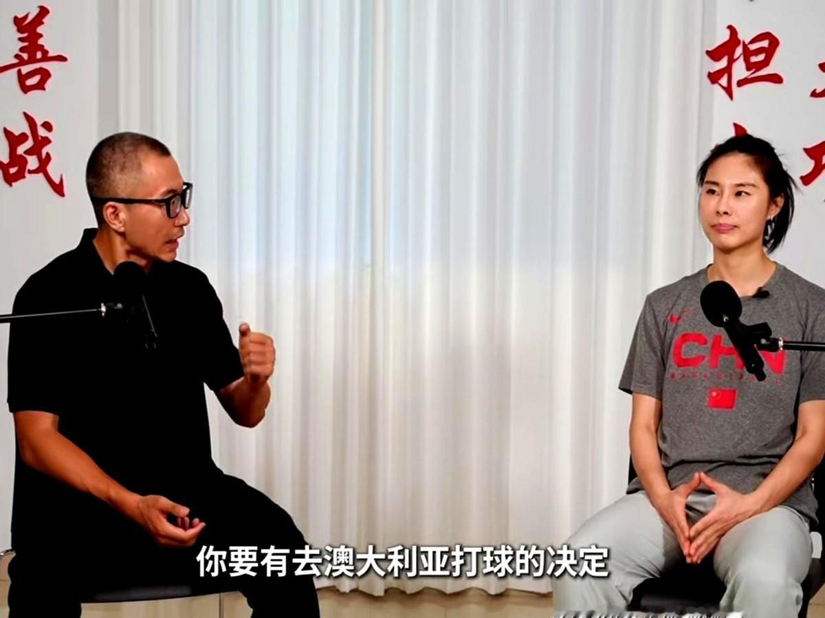 近日，王思雨接受于嘉专访！其实去年南区飞人队就把offer递到她手边了，可那时