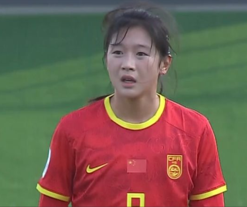 中国女足要出偶像级明星了，天然一股气质。在中国女足历史上，是有不少明星、甚至是