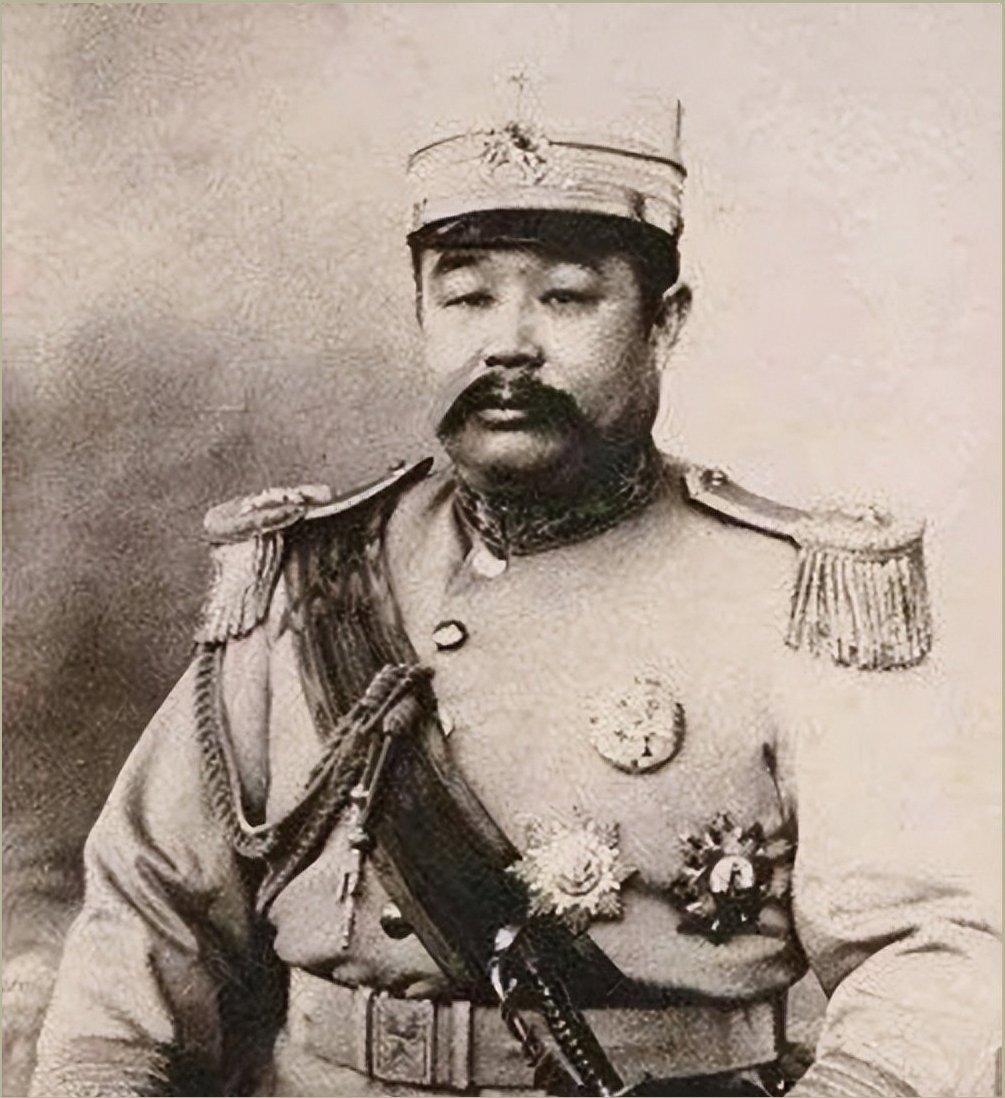 1967年，民国大总统黎元洪的墓被炸开，躺在棺内的墓主人总统制服被扒，头上冠冕被