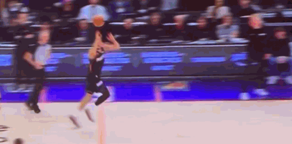 颠倒黑白啊！追梦谈和布克被驱逐：“布克对裁判说我打中了他肚子。”“但显然