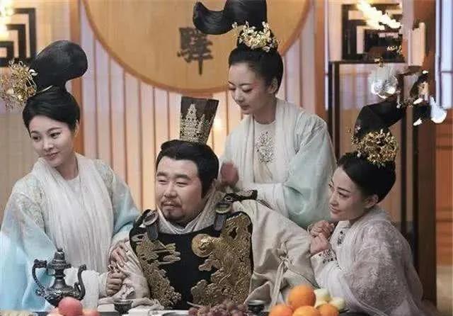 宋明帝刘彧登基多年始终无子，便问嬖臣李道儿：你有几个孩子？李道儿答曰：臣有一妻一