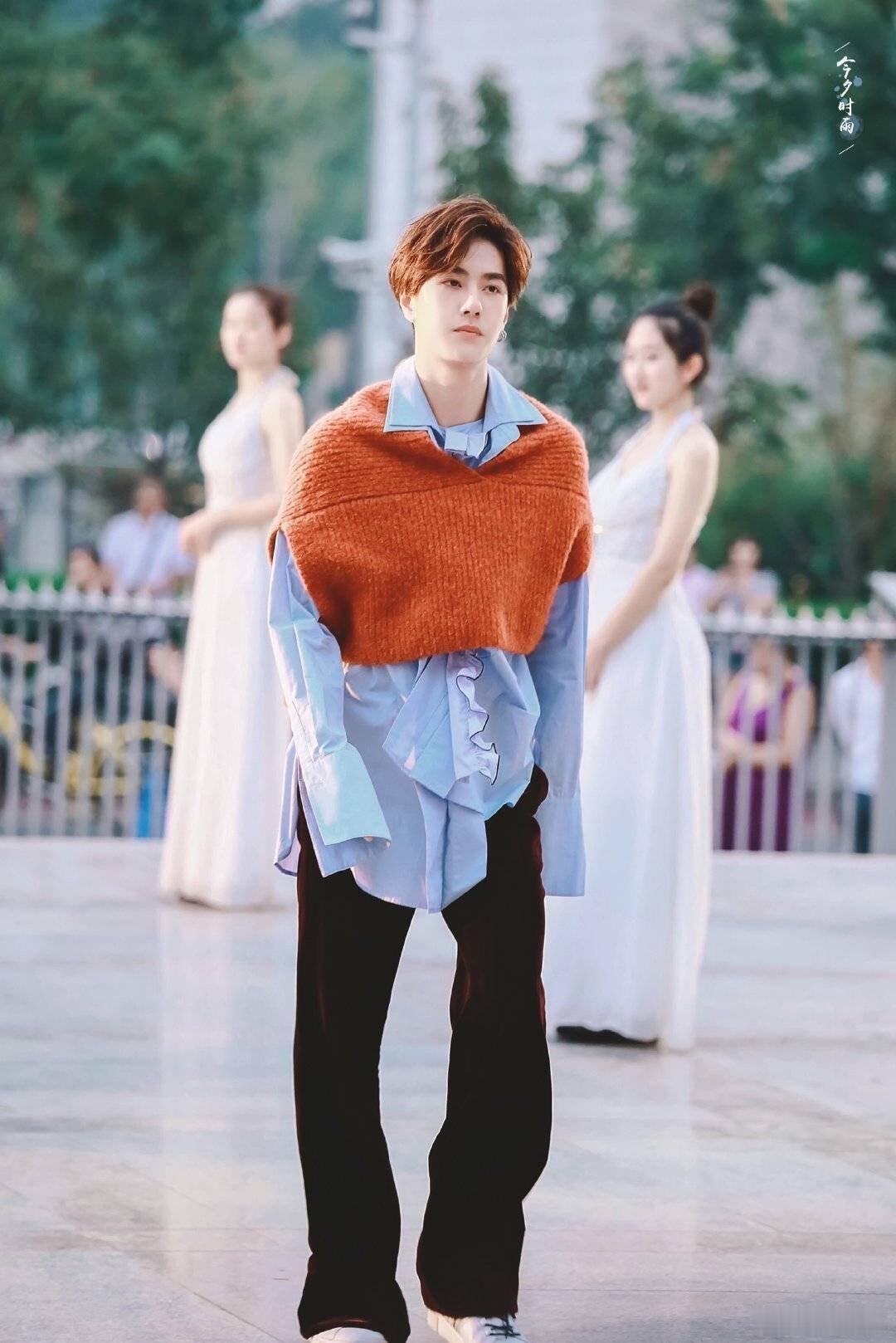 这组没见过，好看的人真是披麻袋都很潮酷