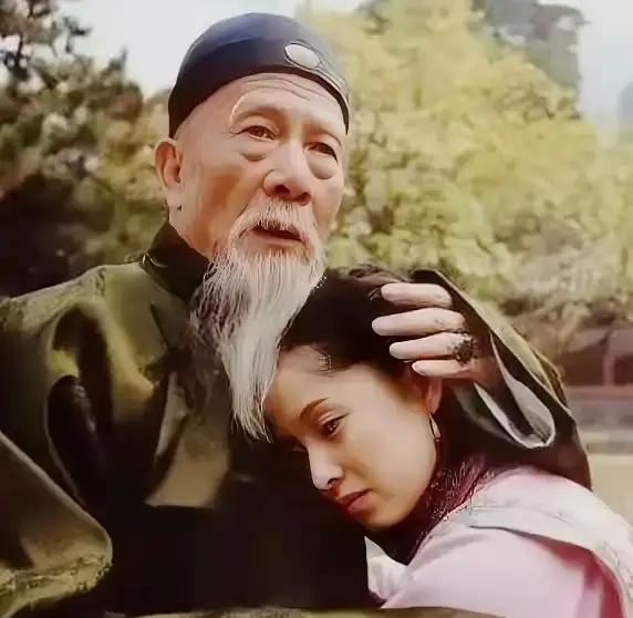 1881年，71岁的左宗棠娶了17岁的章怡为妾。洞房花烛夜，章怡解开衣扣，脱下衣