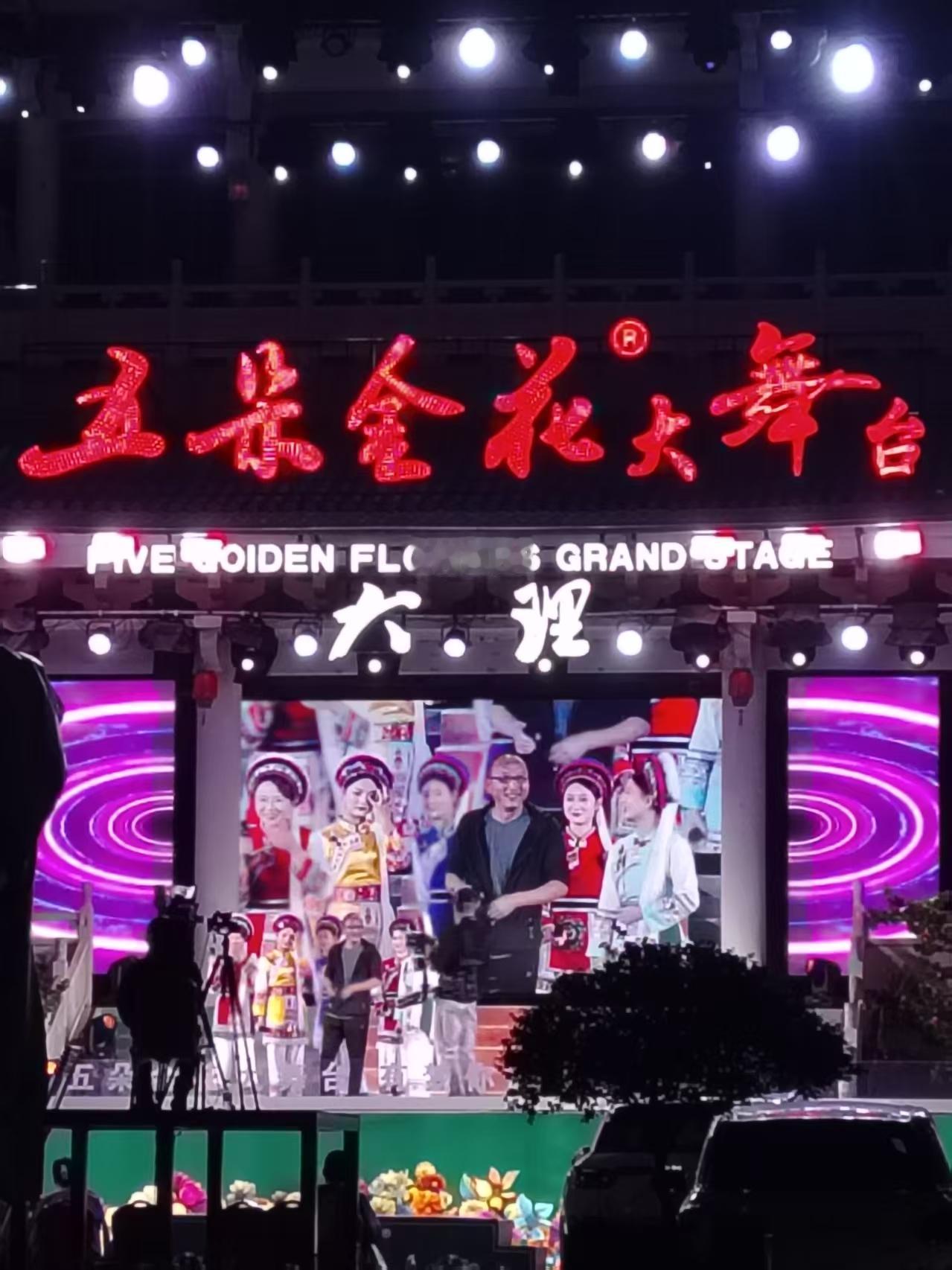 每天晚上只听到楼下鬼吼狼叫的，以为是老人在隔壁公园活动，原来是这几个人在折腾。