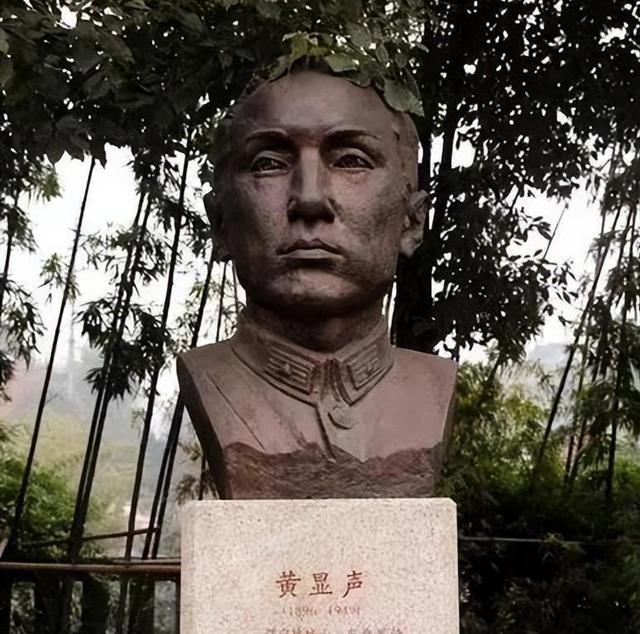 918当夜，沈阳唯一主动抵抗的是警务处长黄显声将军，他在事先就不断报告小六子日本