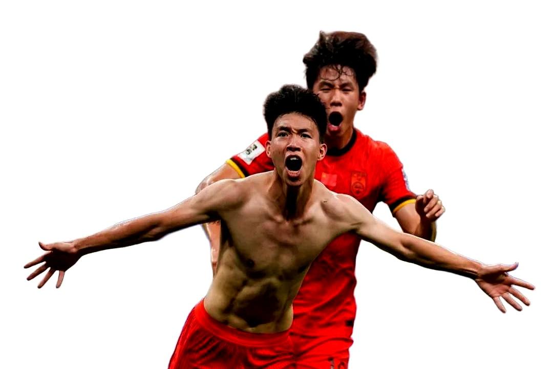 咱国足这“两翼齐飞”的打法，说真的，得有十几年没见过了吧？一想当年，高峰