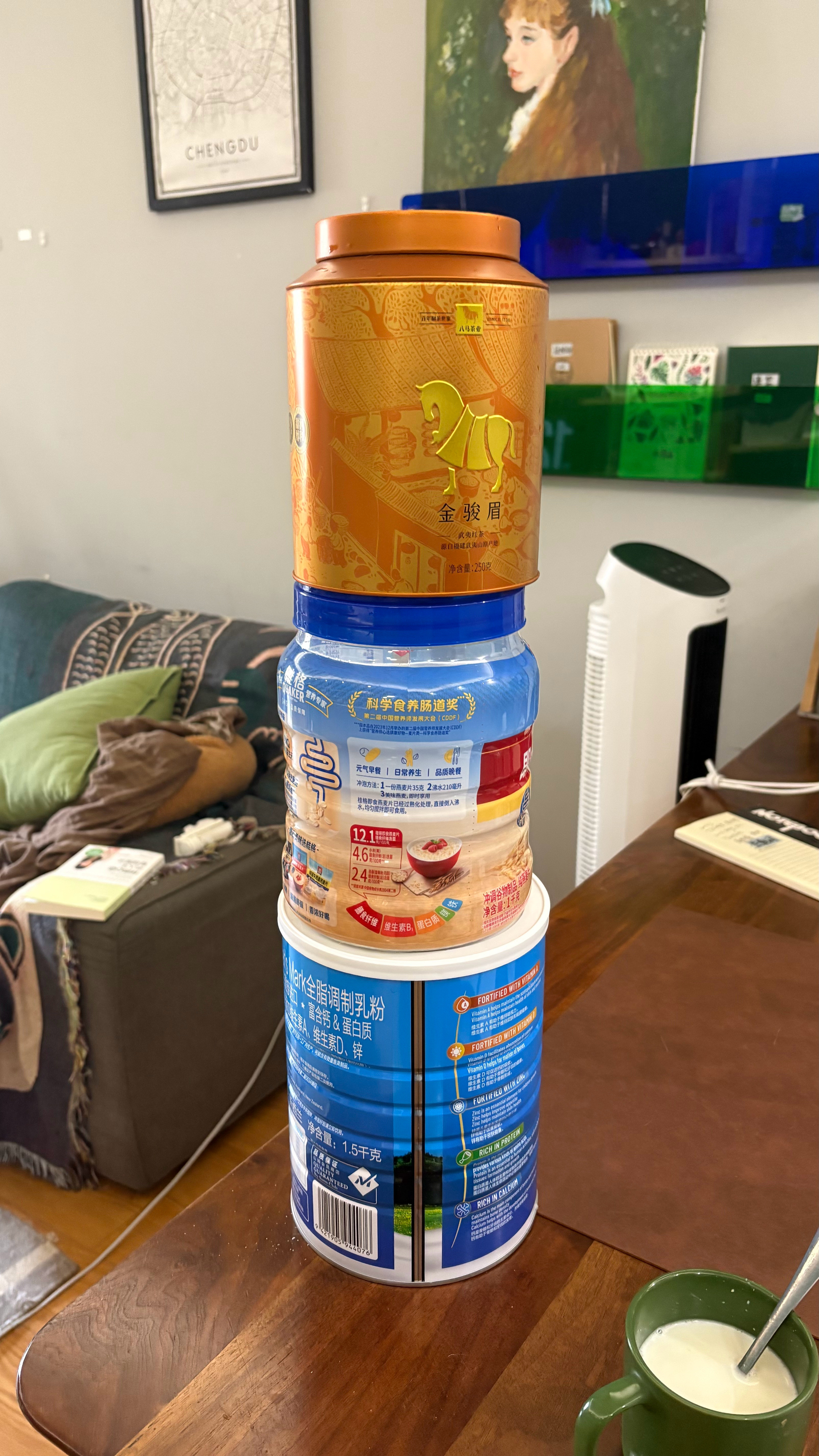 我的标准早餐，牛奶麦片粥，小番茄（或者黄瓜），红茶，2-3个鸡蛋。武汉