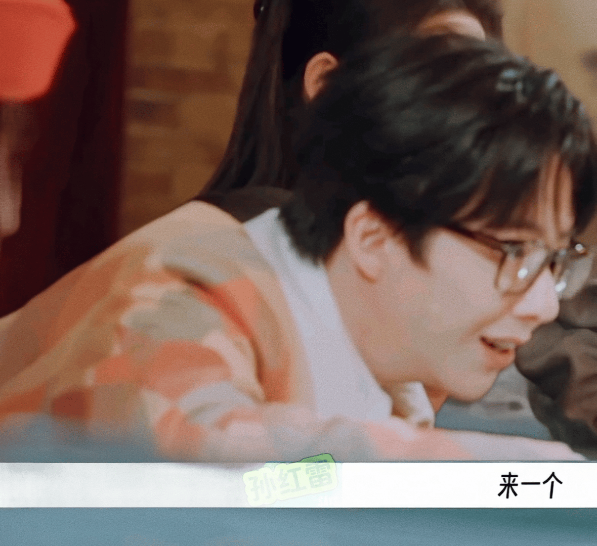 刘宇宁在玩儿的时候就是这样，脑子还没有反应过来，身体已经开始一键跟随。踢正步in