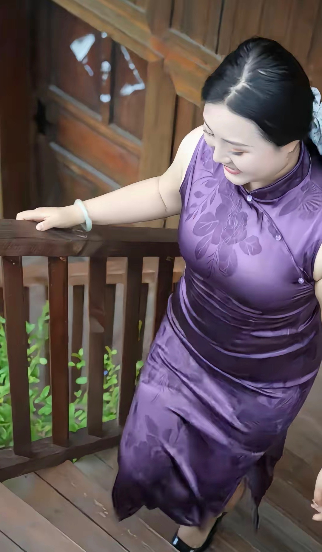 旗袍很适合这位小姐姐