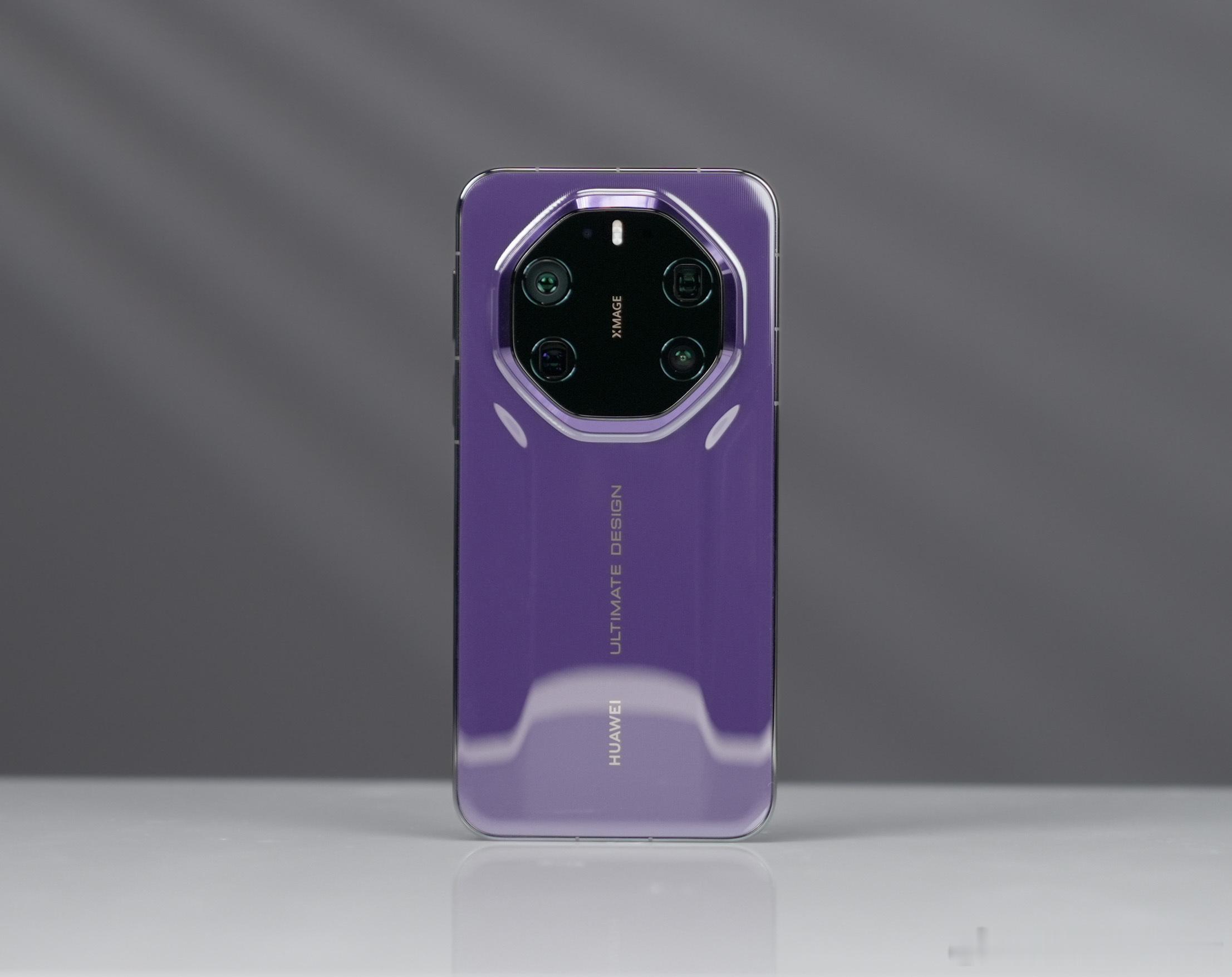 Mate80RS首次了使用非陶瓷的机身，为啥改为玻璃背板？重量占很大因素，毕