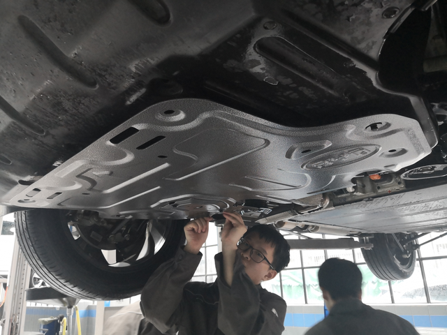 电池可以发动机的不建议前些天官方搞活动促销，没忍住诱惑定了发动机护板和电池护板