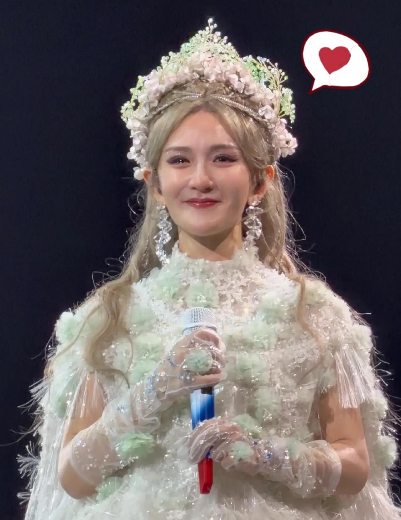 谢娜估计以后不会再开演唱会了，​原因很简单，​不是因为没有人买票，而是因为
