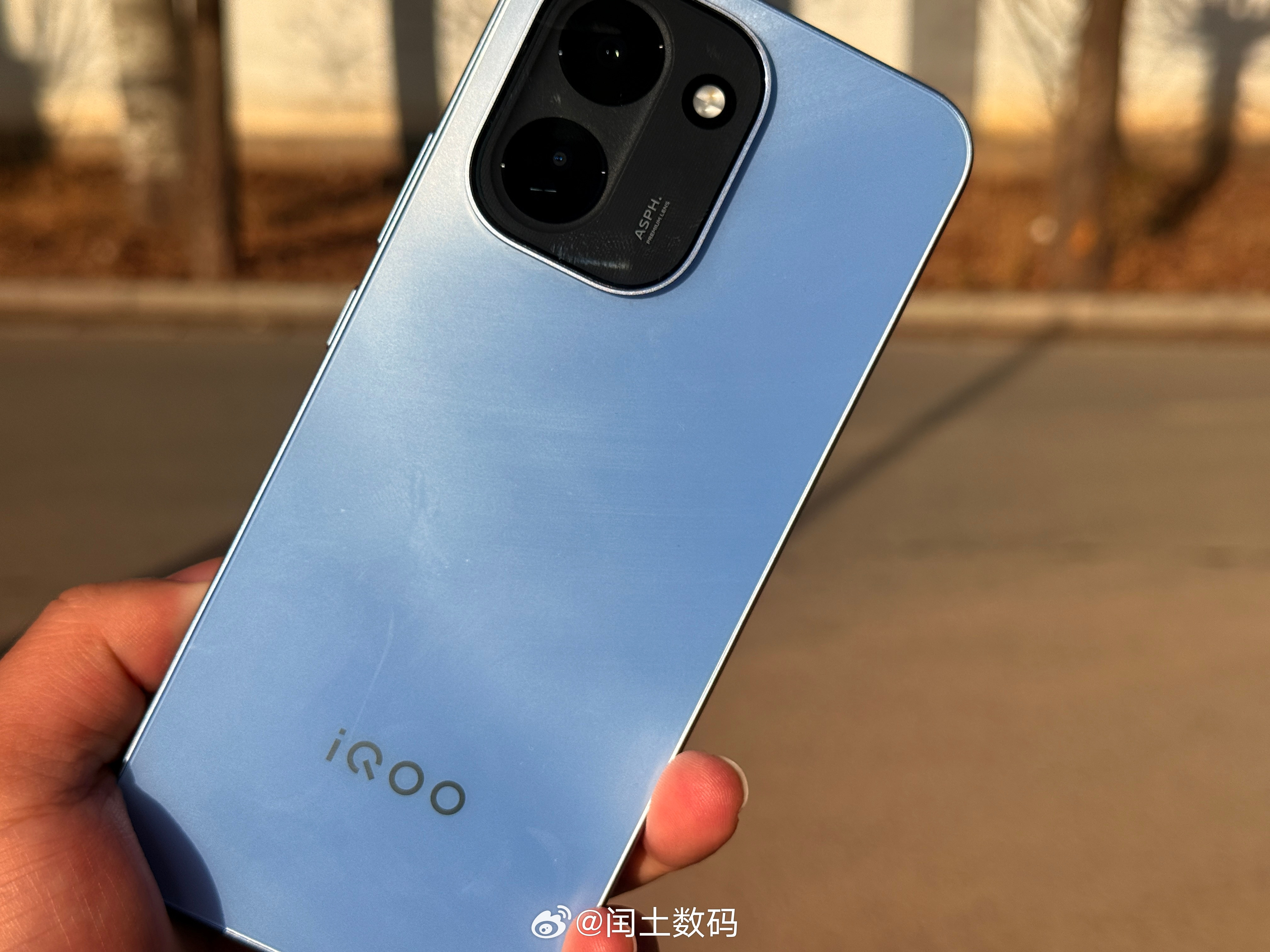 iQOOZ11备用机、主力机二合一最佳选择。很多人会单独买一台续航备用机，再