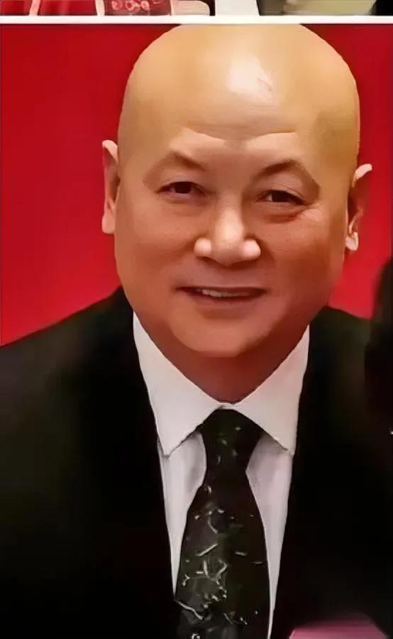 两个同龄老头差别真不小为啥不运动的反而比天天健身的年轻？俩人都是75