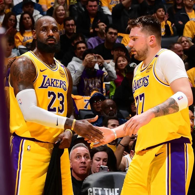 东契奇传来了好消息，美国医学专家莫斯发文表达自己的观点，东契奇至少还需要10天