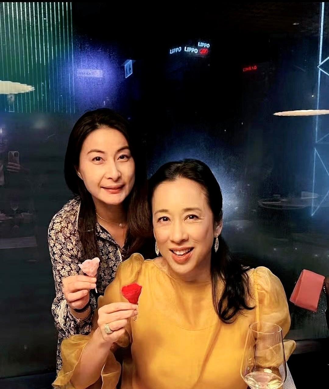 霍家寿宴没鱼子酱，只有清蒸鲈鱼！谁说豪门就得挥金如土？朱玲玲给孙子夹菜，郭晶