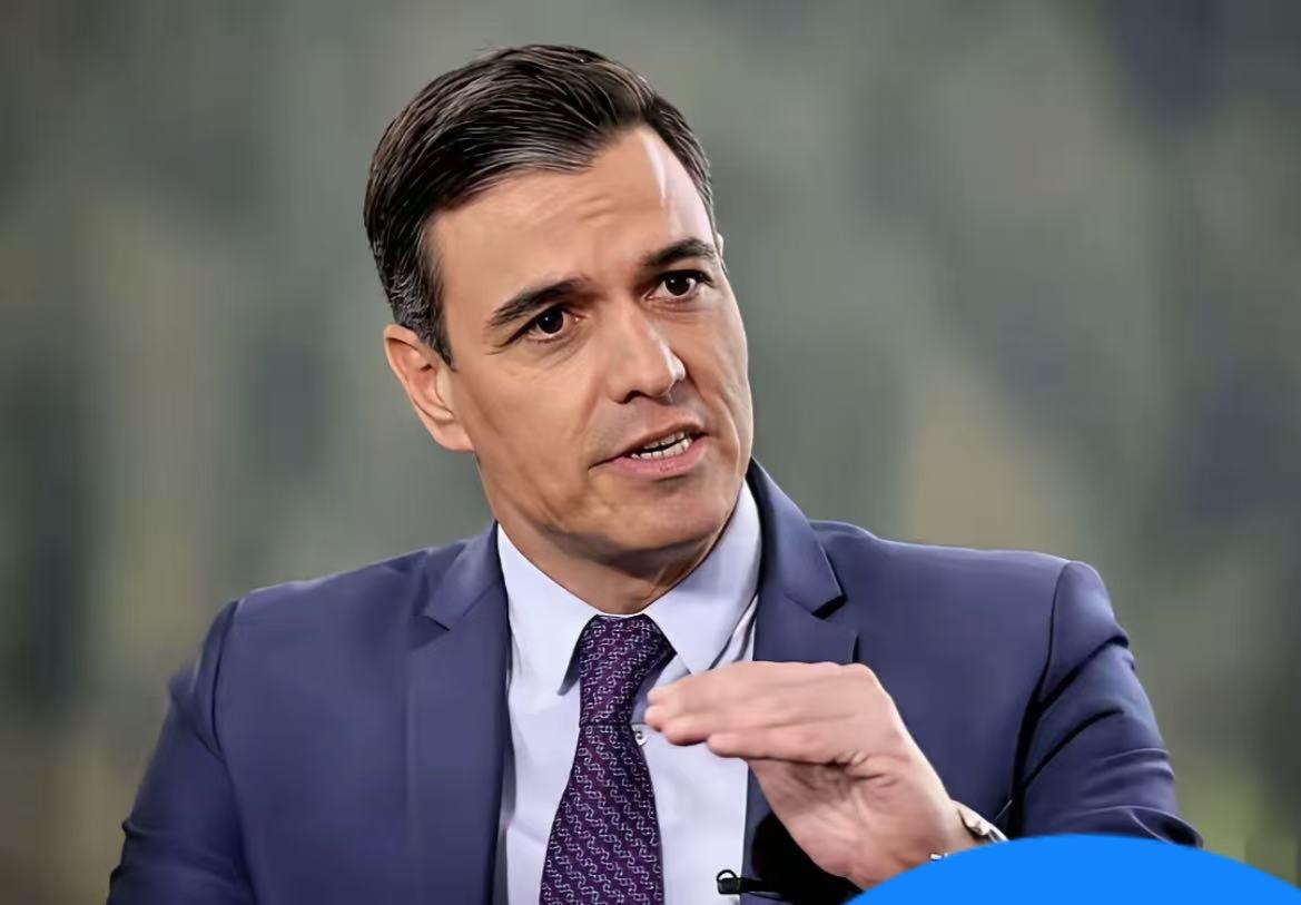 西班牙首相桑切斯直接开怼美以，说对伊朗动武是极其严重的错误，这番话像颗炸弹，把跨