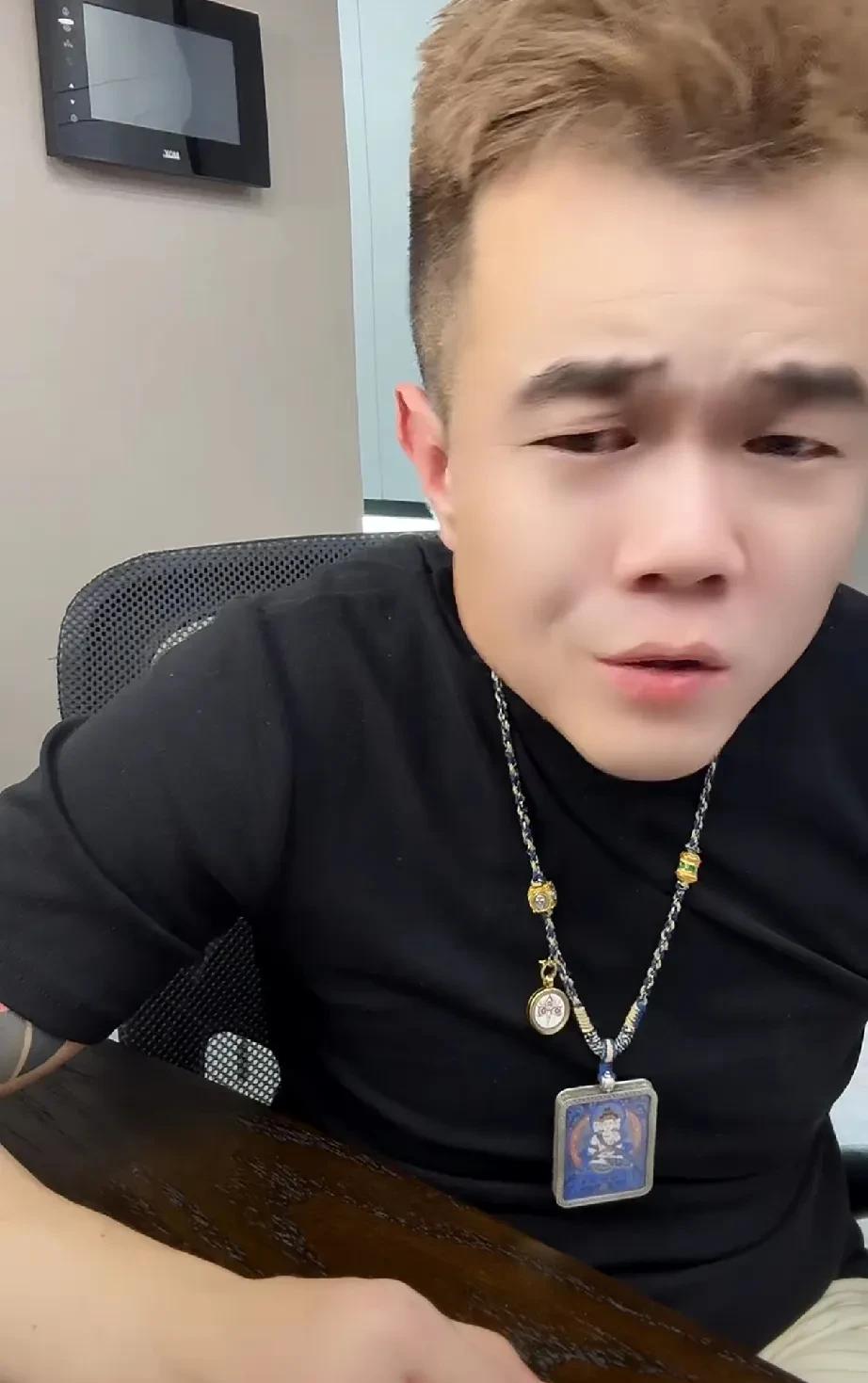 驴家小胖说辛巴账号改名头像换成初瑞雪是提前收到风声，因此急流勇退了！小杨哥东北雨