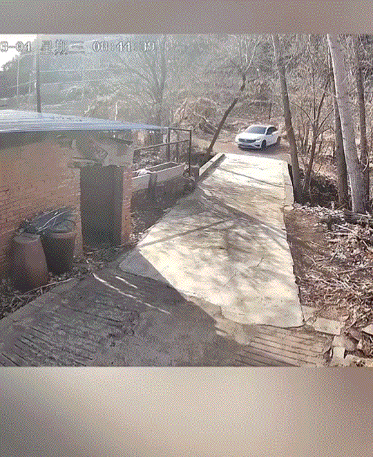 辽宁，一男子独自回到无人居住的老家过年，春节结束后，男子又要踏上返程务工之路。可