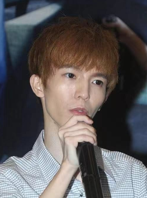 郭敬明冲上了热搜这次不是什么好事而且原因十分尴尬，这到底是怎么回事呢？事件起