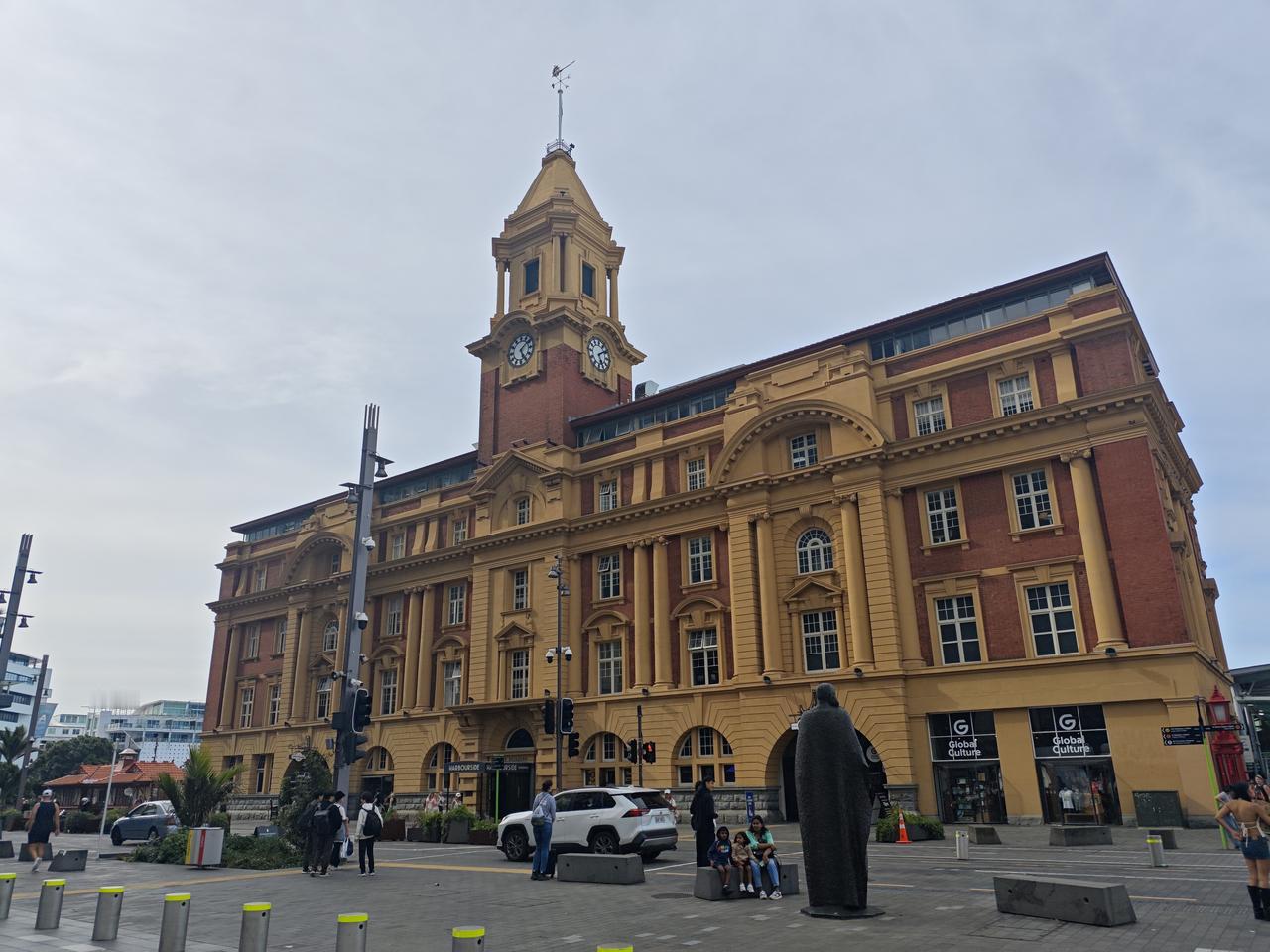 皇后大街见闻奥克兰皇后大街，是来奥克兰旅游人的必然打卡地，它是奥克兰最繁华的