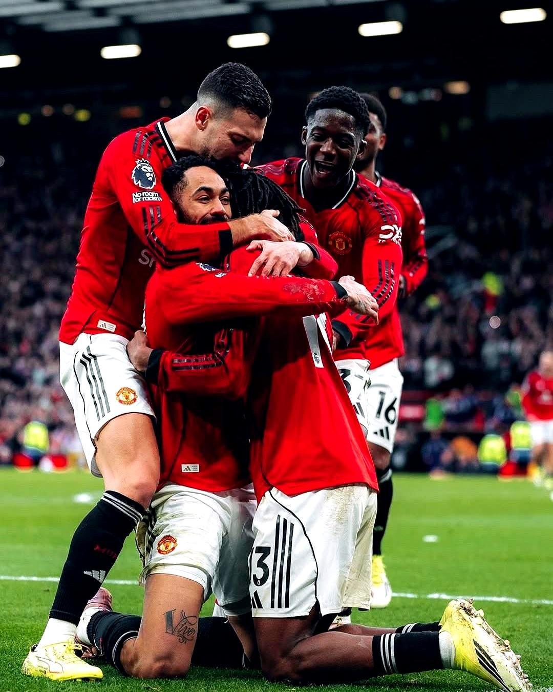 再不买前锋，你的主队就被曼联甩三条街。曼联22轮轰361脚射门、125脚射