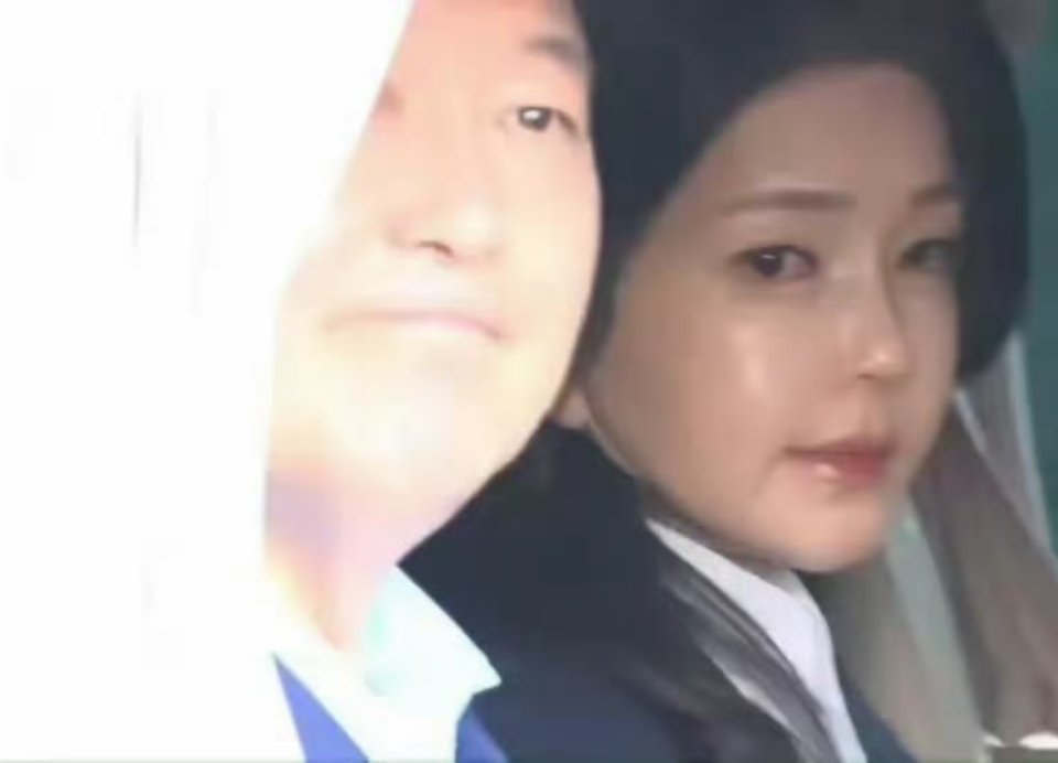 事实证明，整容手术真不能做太多了，不仅伤自己，还伤身边人​​​​