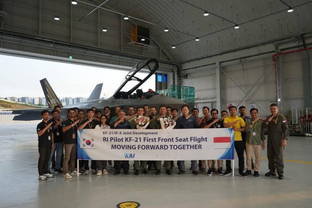 每天认识一件兵器9月30日，🌏印度尼西亚空军飞行员首次在KF-21前座