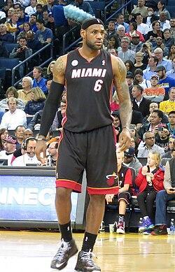 NBA8大巨星，生涯首秀，差距太大了！科比——0分1篮板0助攻【毫无存在感】诺维茨基——2分0篮板0