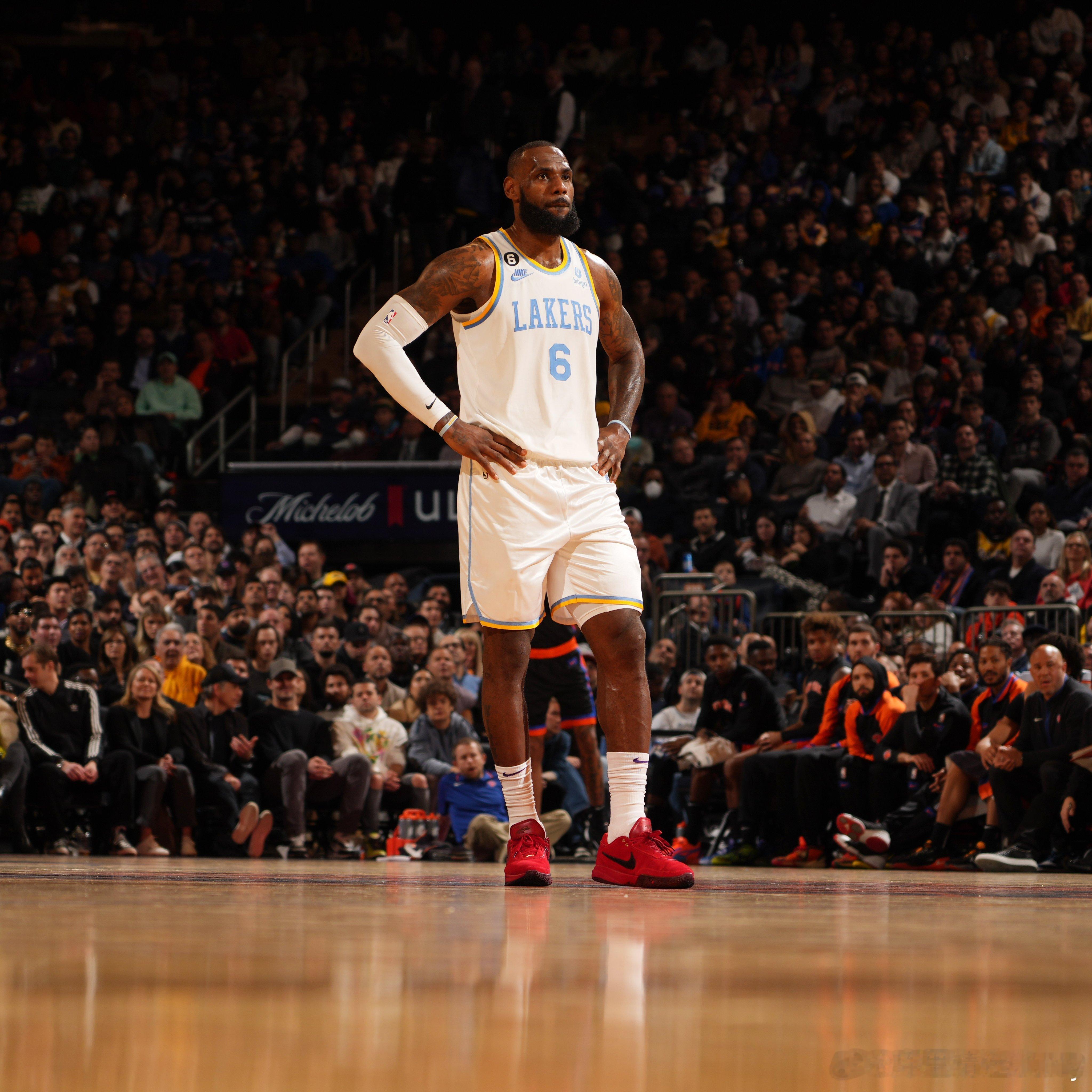 AlexSherman：珍妮巴斯在专访中谈到勒布朗·詹姆斯下赛季是否会回到湖人