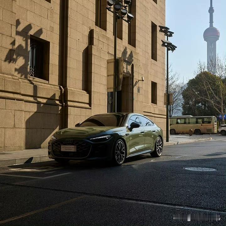 拆解过无数车型，但上汽奥迪A5LSportback还是让我和一众来华老外们都肃