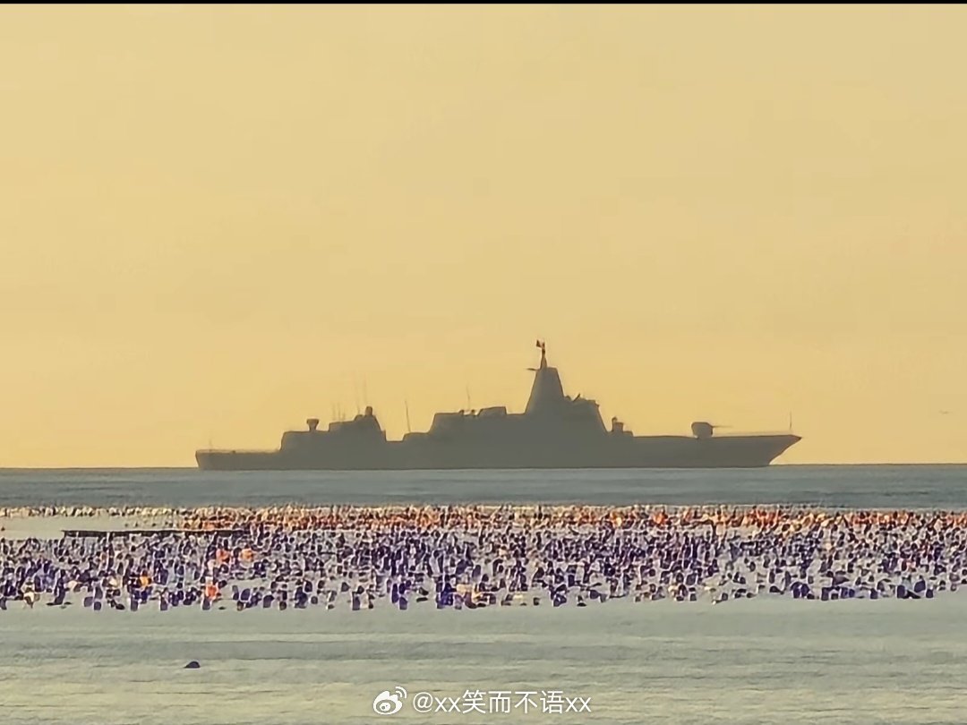 #中外舰闻#055剪影[doge]#敬一丹曾三次获得金话筒奖##烽火问鼎计划#​