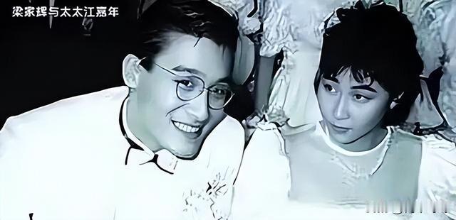 梁家辉与他的妻子，好男人的他遇到好女人的她，两人幸福恩爱过了一辈子，他们的孩子跟