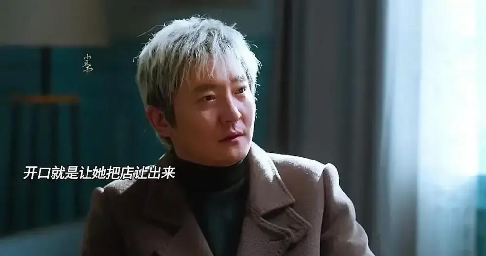 姚安娜在《中餐厅7》里端盘子算账擦桌子，动作慢半拍却全程不躲镜头，郭京飞一句“开