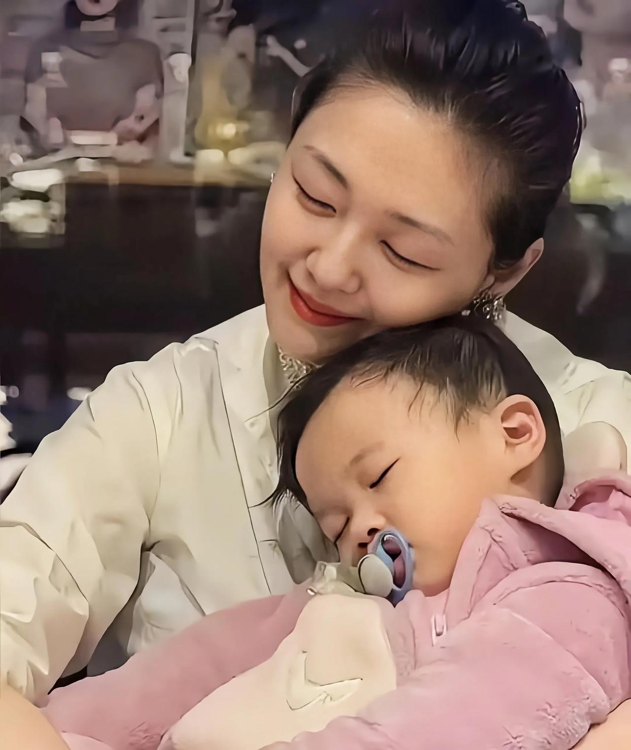 同样是母亲，大S和马晓梅在对待孩子隐私这件事上，风格确实不大一样。大S从怀孕