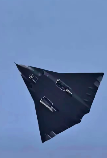对于目前的美国来说，最悲催的不是“六代机”的PPT，而是中国的“六代机”的实机层