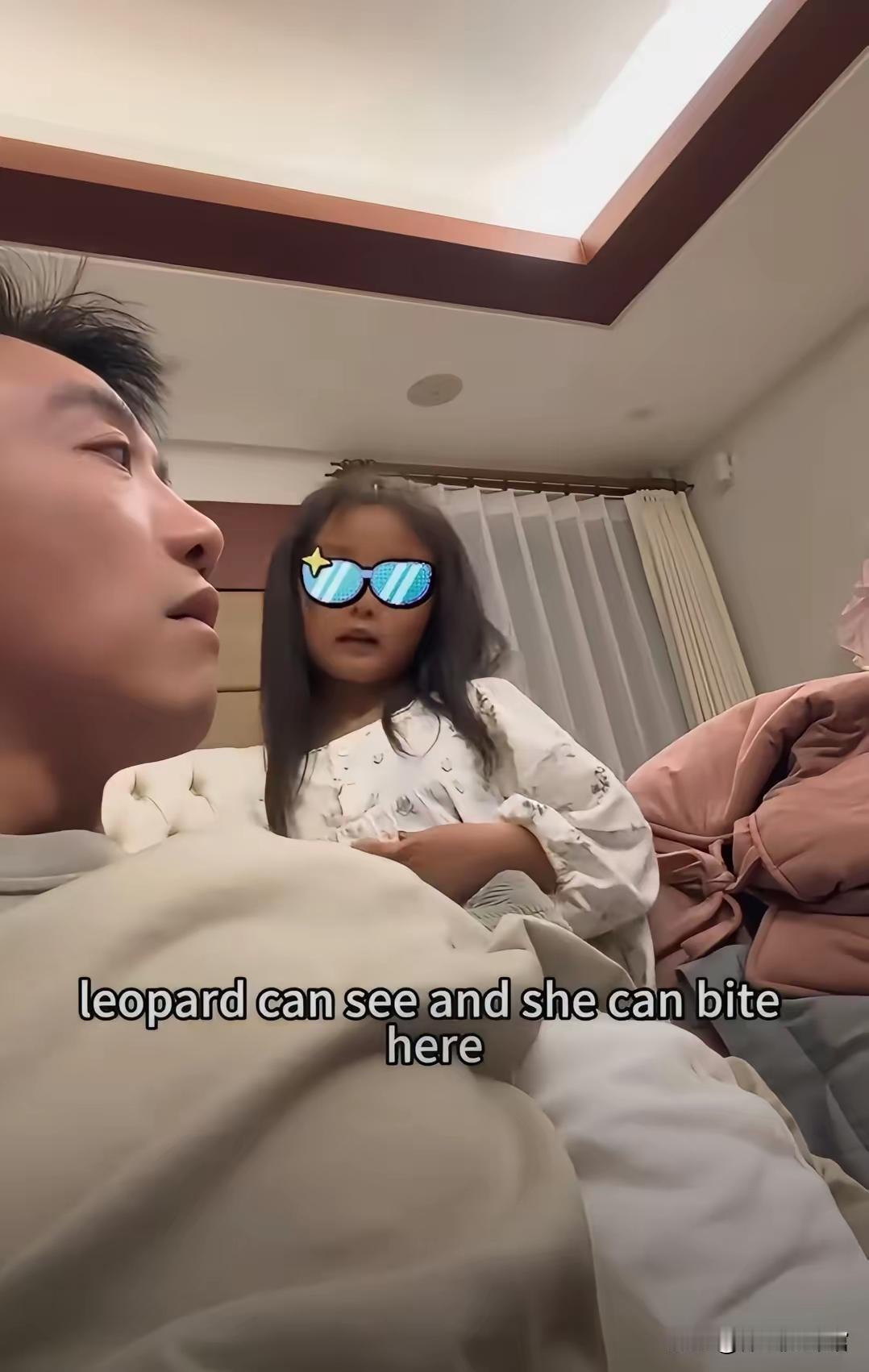 我以为郑恺女儿英语好是砸钱请外教。结果看到他家的晚饭规则，我沉默了。​​视频