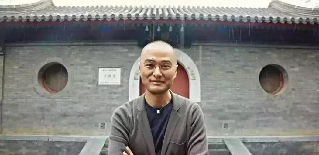 冯唐问董宇辉：“雍正为什么要杀年羹尧？”董宇辉说：“因为他飞扬跋扈，树敌太多！”