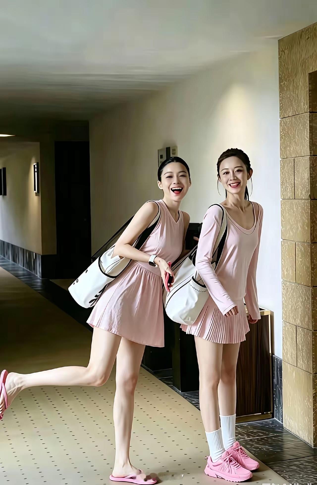 这两个人是母女，妈妈40岁，女儿20岁，你能出来谁是妈妈，谁是女儿吗？ ​​​