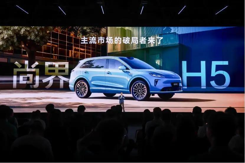 华为四界：问界、智界、享界、尊界问界在10月销量高达6.8万台，创下历史新高。