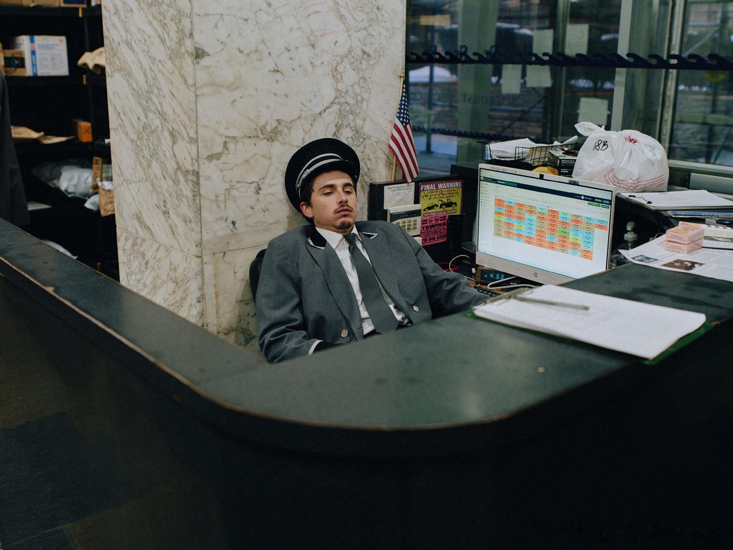 提莫西·查拉梅为W杂志拍摄的一组照片，摄影指导：乔什·萨弗迪