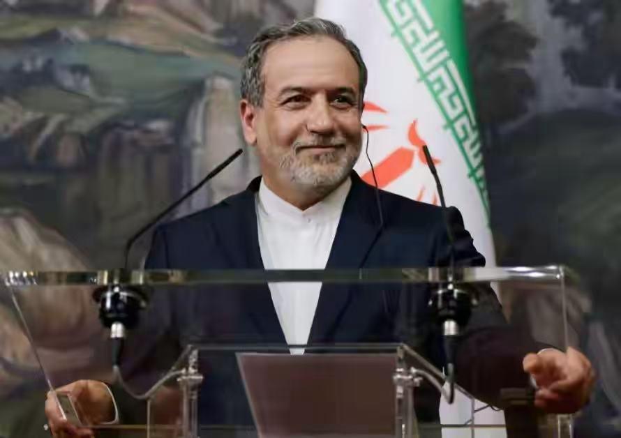 伊朗司令部一声令下，革命卫队全体变阵：让美国知道啥叫中东猛虎伊朗司令部一声令