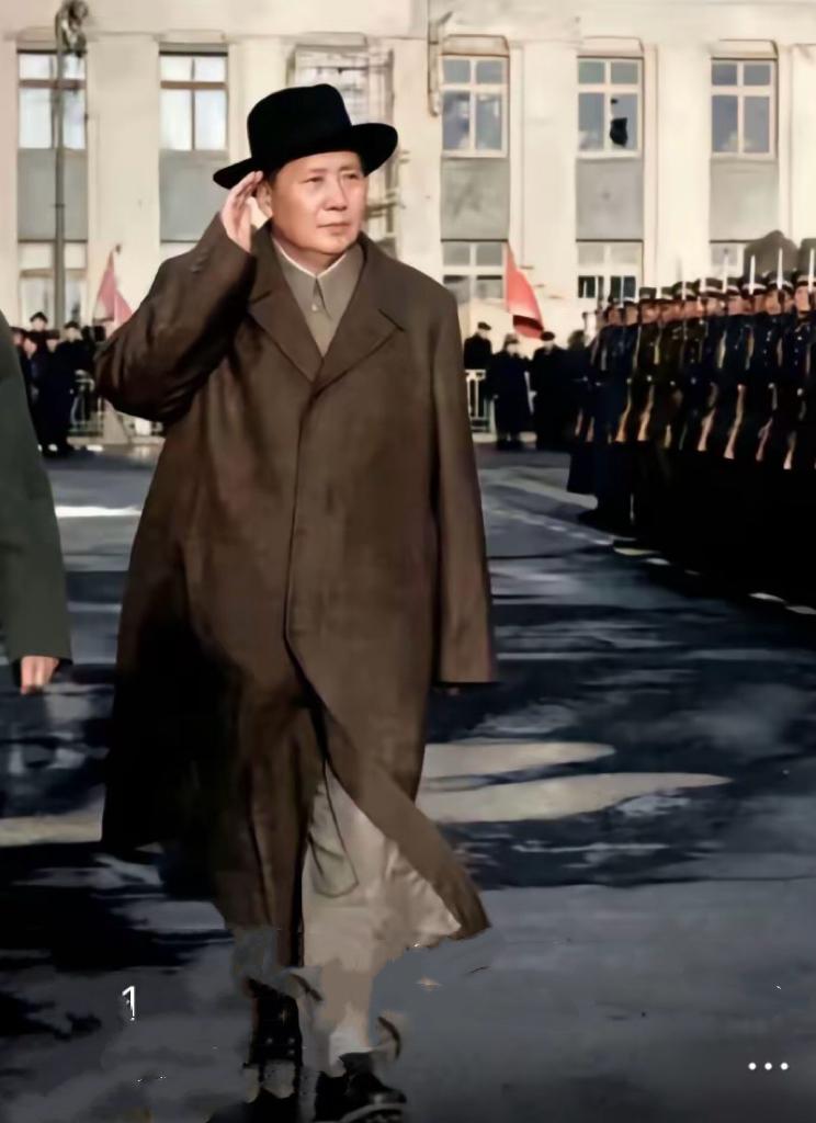 今天和一个公务员聊天，他告诉我：“现在像蒋介石这样的领导很多，像毛主席这样的领导