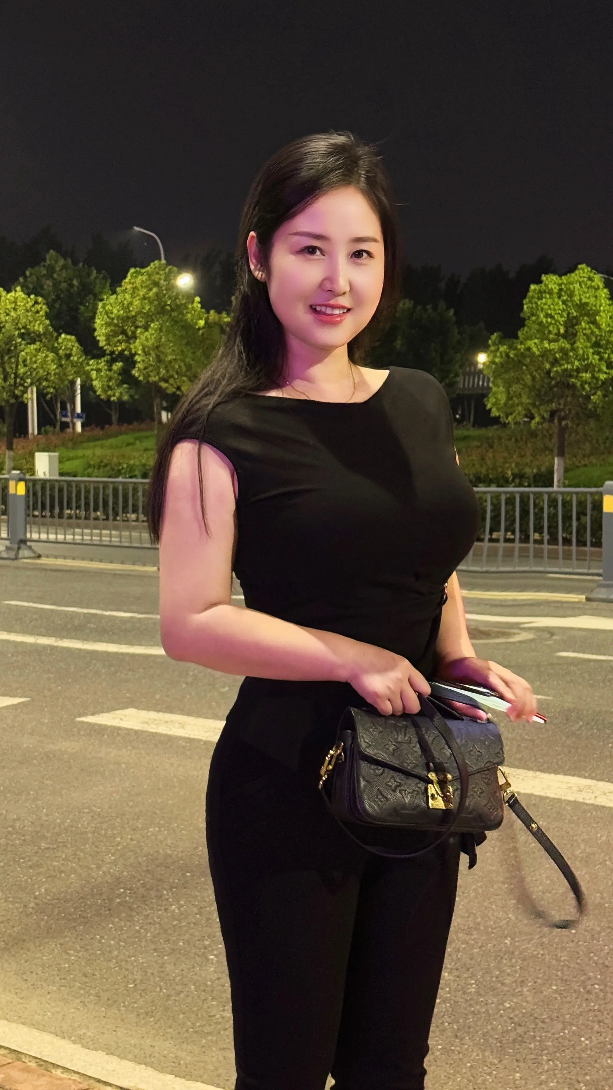 你若计较，鸡毛蒜皮也能伤你，你若释怀，风风兩兩也不畏惧，人生是认真与看淡