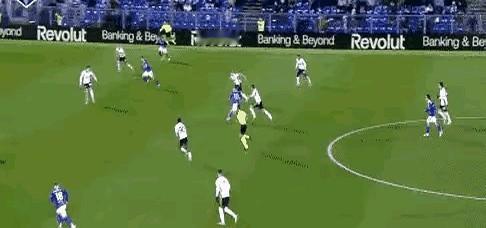 皇马出来的这小伙，身价5500万欧。说的就是尼科·帕斯。在2025年11月2