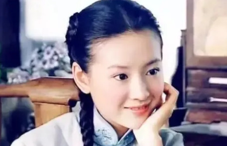 2003年，《金粉世家》剧组不同意让沙宝亮演唱《暗香》，想让齐秦唱，三宝却说：“