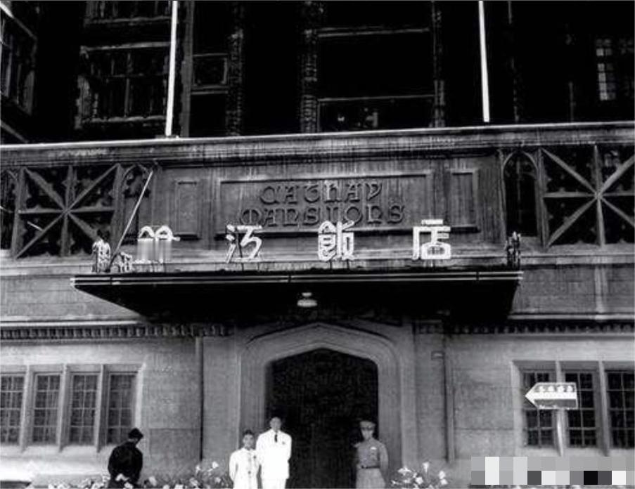 1935年，上海头号大佬杜月笙去锦江饭店用餐，排队2小时都没轮到自己，刚准备发火