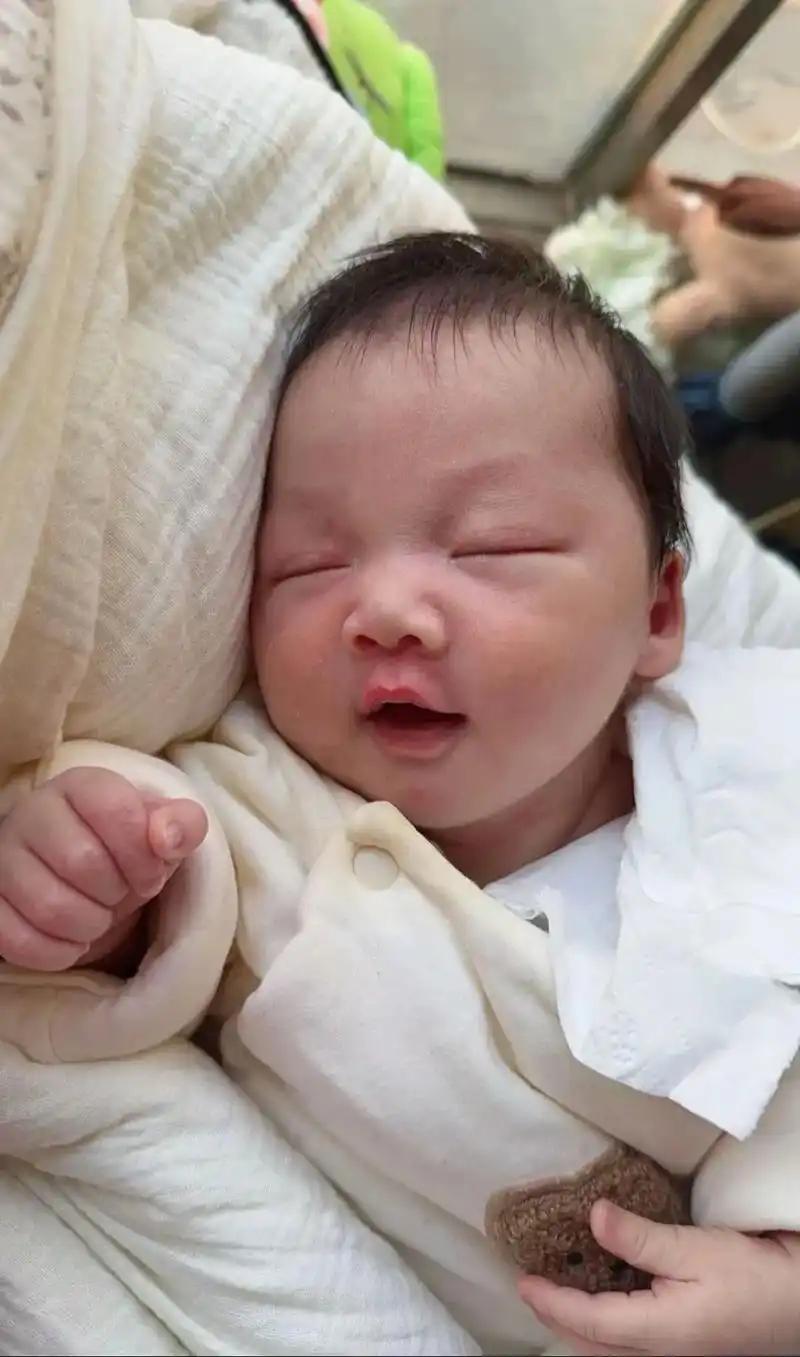 深圳这个准妈妈，硬是在床上“钉”了整整150天，就为了把肚子里的小生命熬到足月。