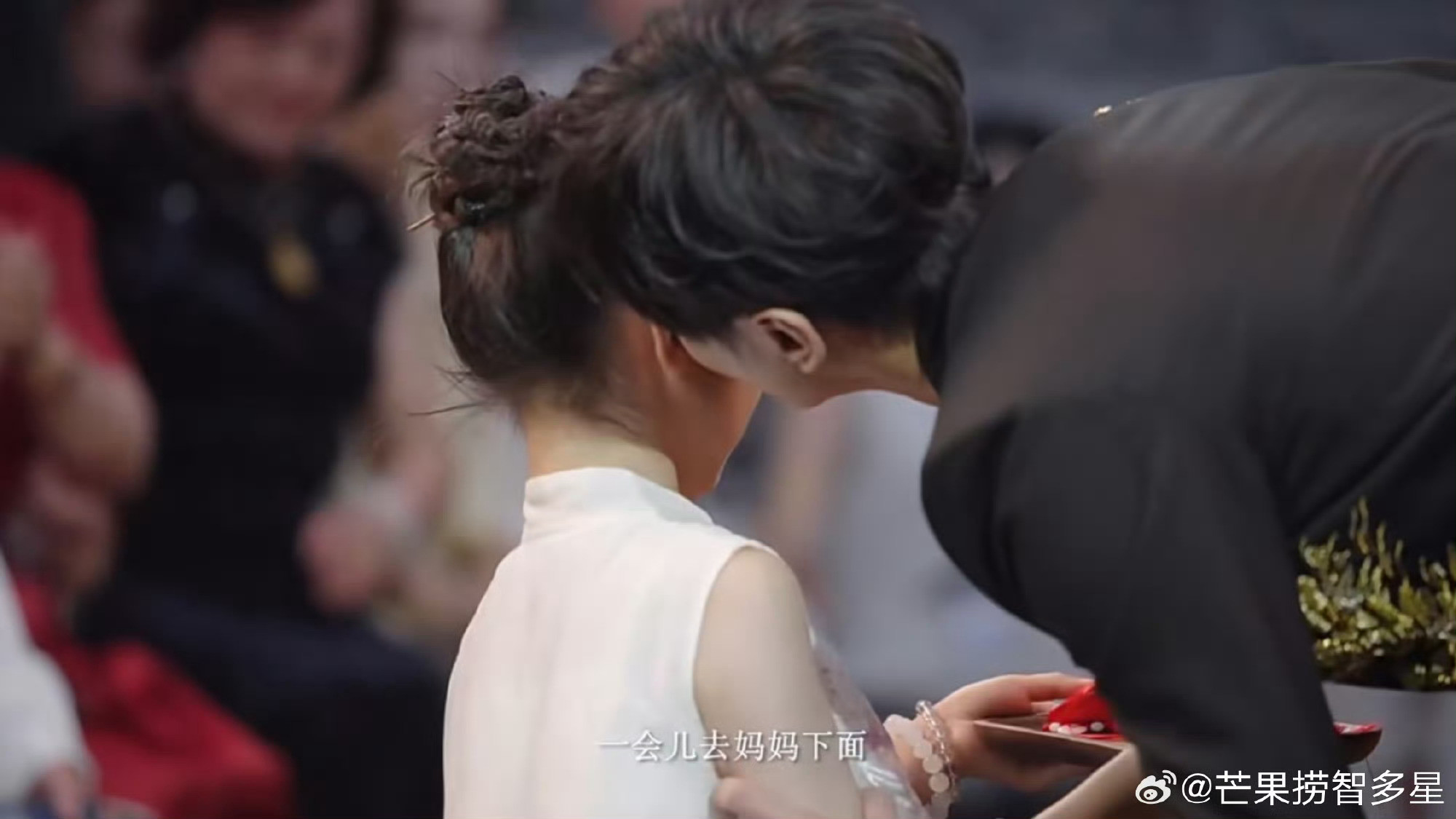 张维伊没亲小酒窝啊，这个误会大了[捂脸哭][捂脸哭]看样子小酒窝和张维伊关系是真的很